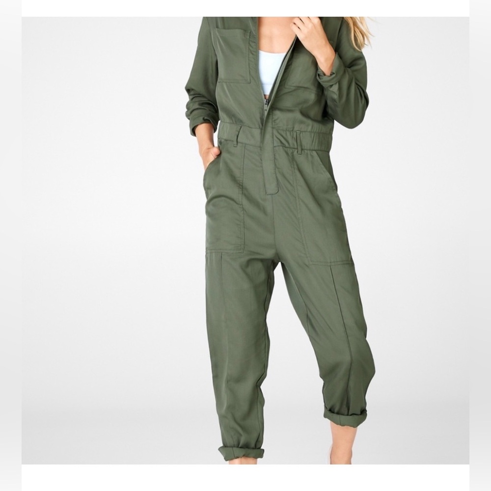 FABLETICS CAMO ARMY DARK GREEN EVERLEIGH WOVEN JUMPSUIT BRAND NEW WOTAGS M TOUGH